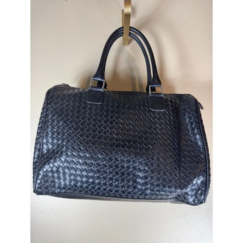 Paris Hilton Purse, Black woven faux leather, Pink interior, medium